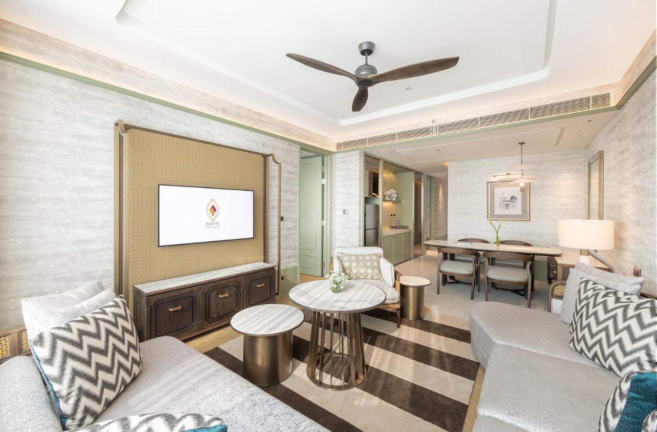 Eastin Grand Hotel Phayathai 방콕 외부 사진 A suite at the hotel