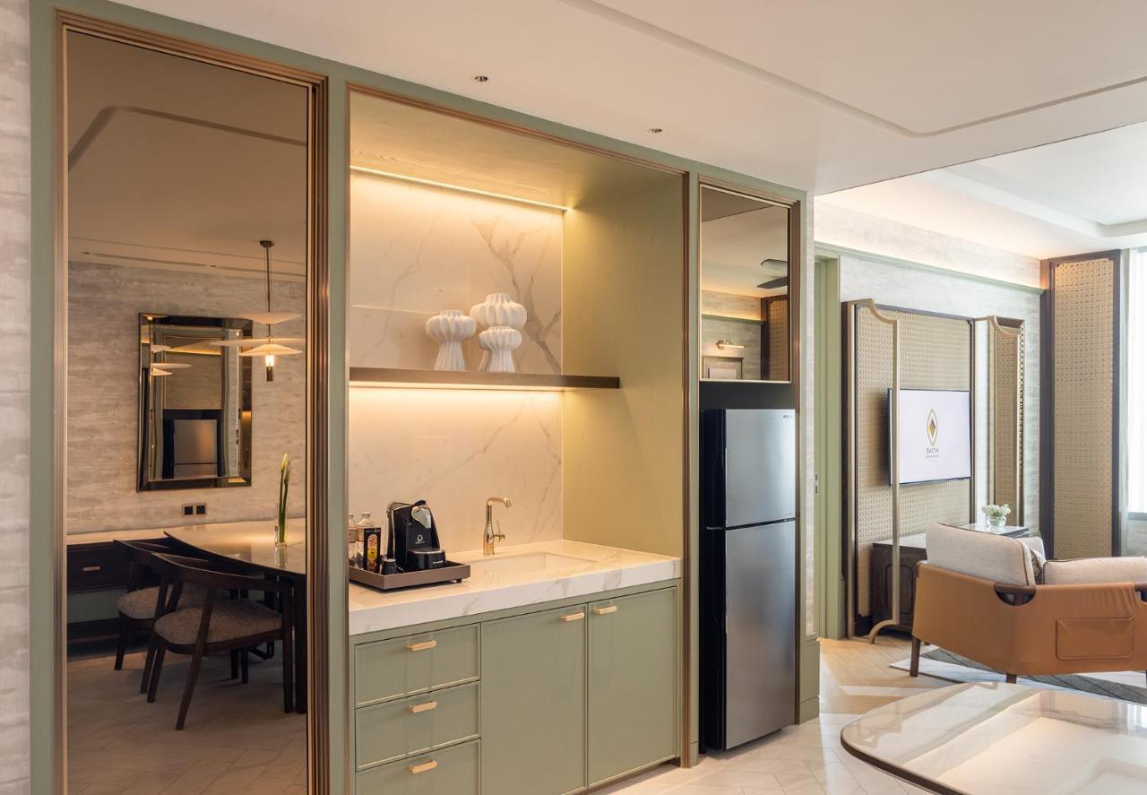 Eastin Grand Hotel Phayathai 방콕 외부 사진 A suite at the hotel