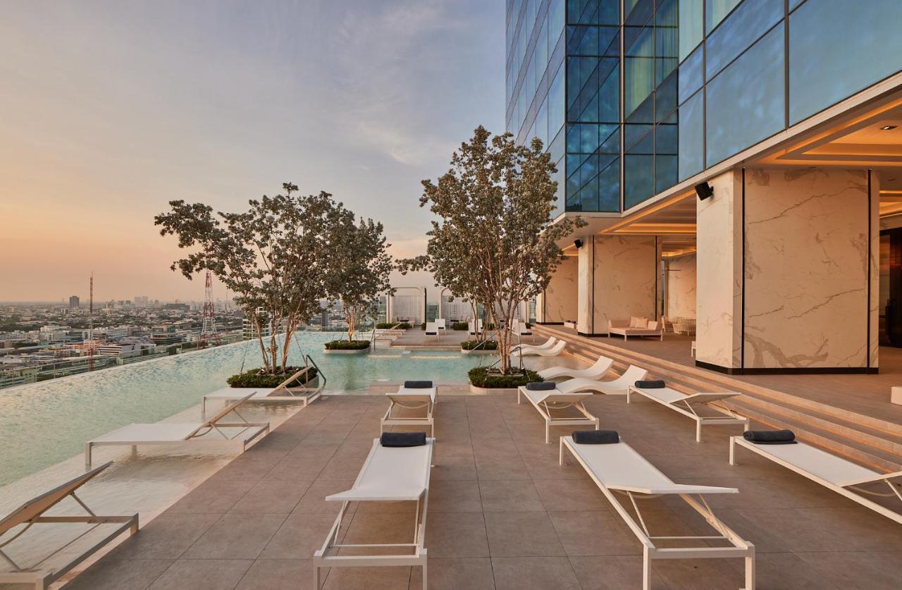 Eastin Grand Hotel Phayathai 방콕 외부 사진 The swimming pool at the hotel