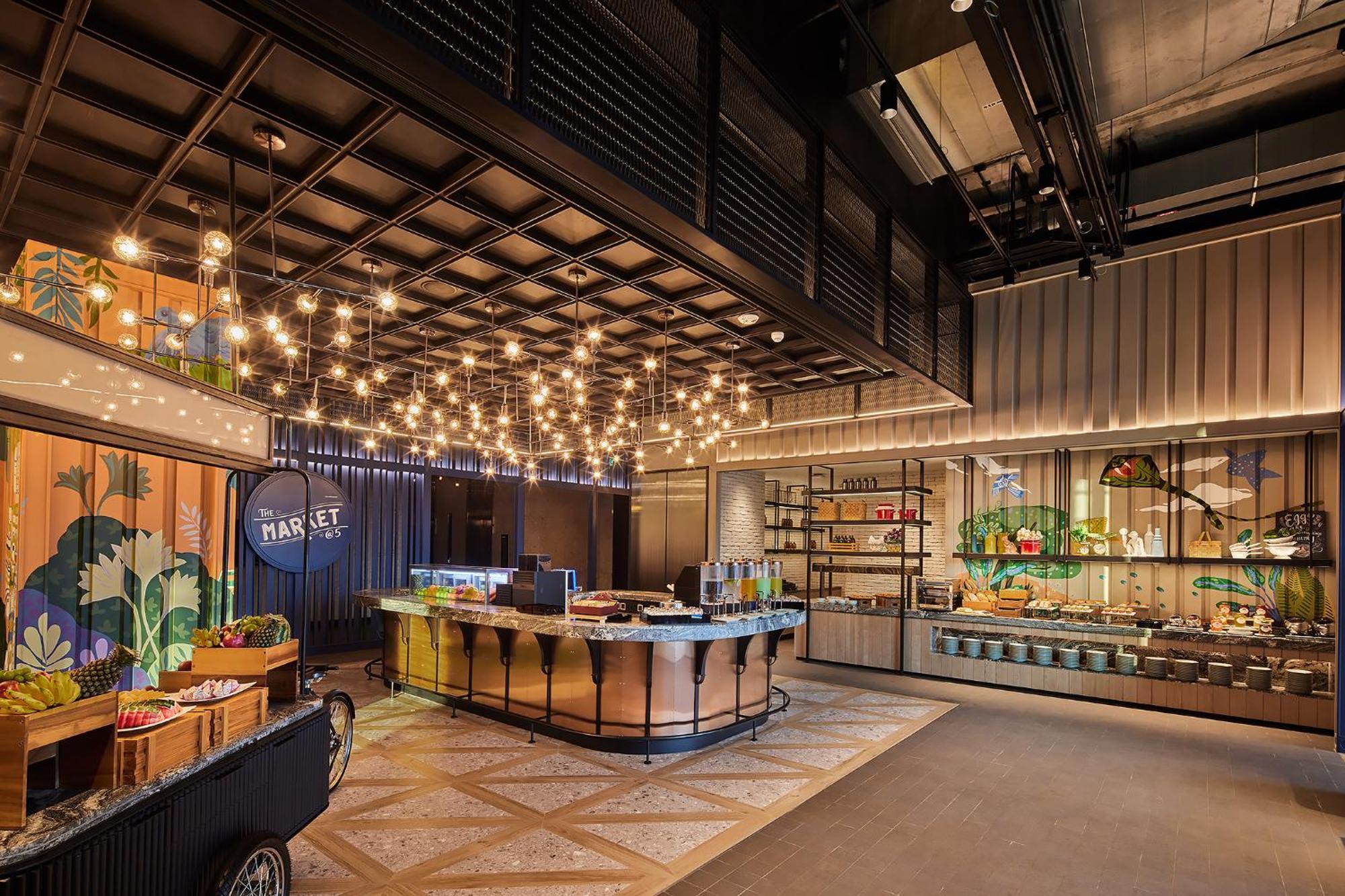 Eastin Grand Hotel Phayathai 방콕 외부 사진 The Market